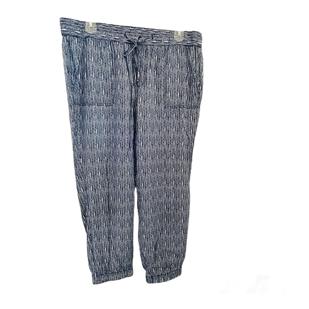 Gap Navy Print Capri’s - L